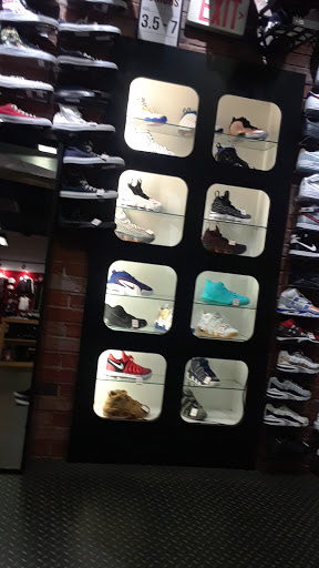 Shoe Store «VILLA, Join the Movement», reviews and photos, 605 N Market St, Wilmington, DE 19801, USA