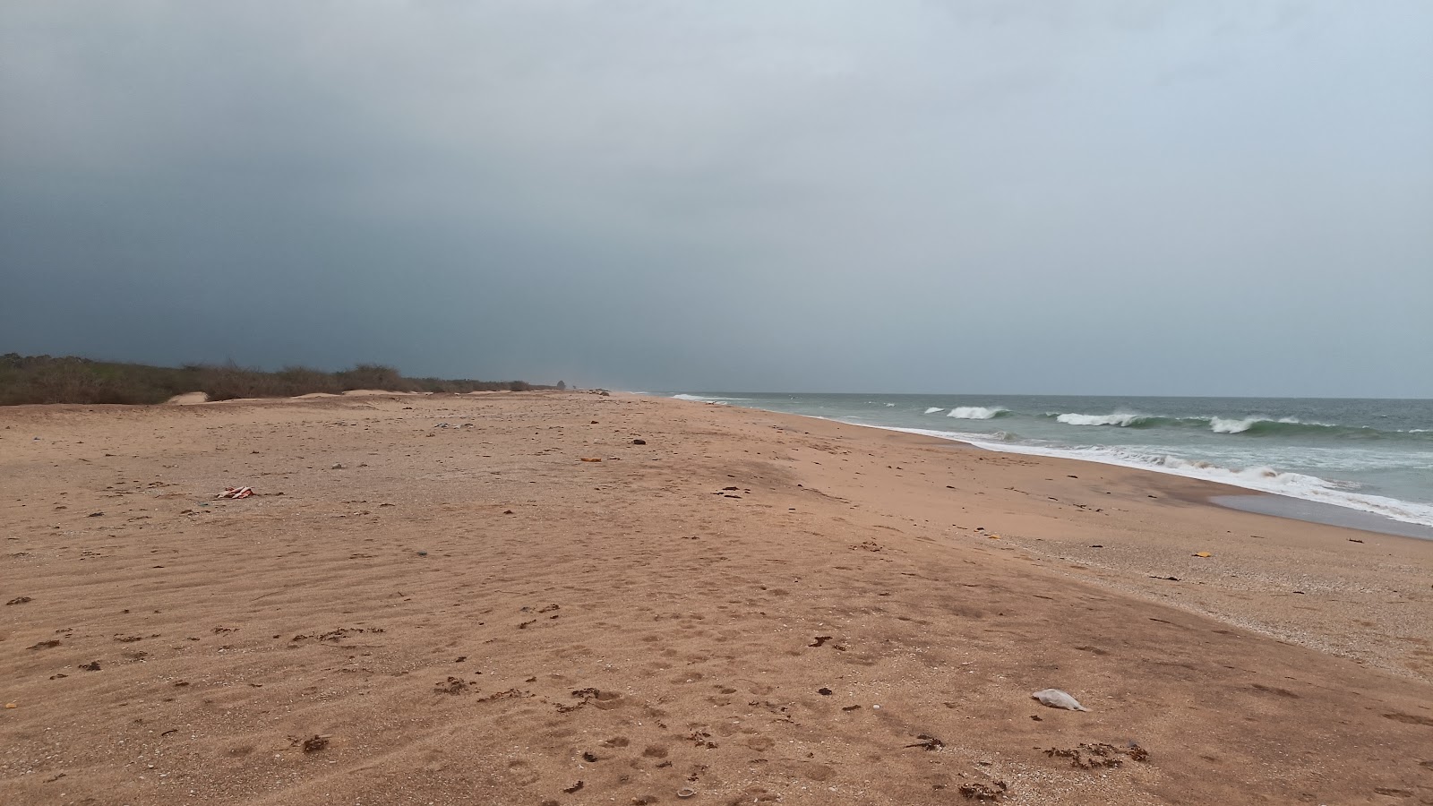 Valokuva Navaladi Beachista. sisältäen pitkä suora