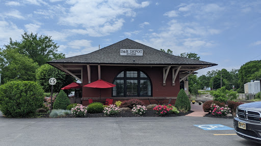 American Restaurant «D & R Depot», reviews and photos, 63 Lake St, Le Roy, NY 14482, USA