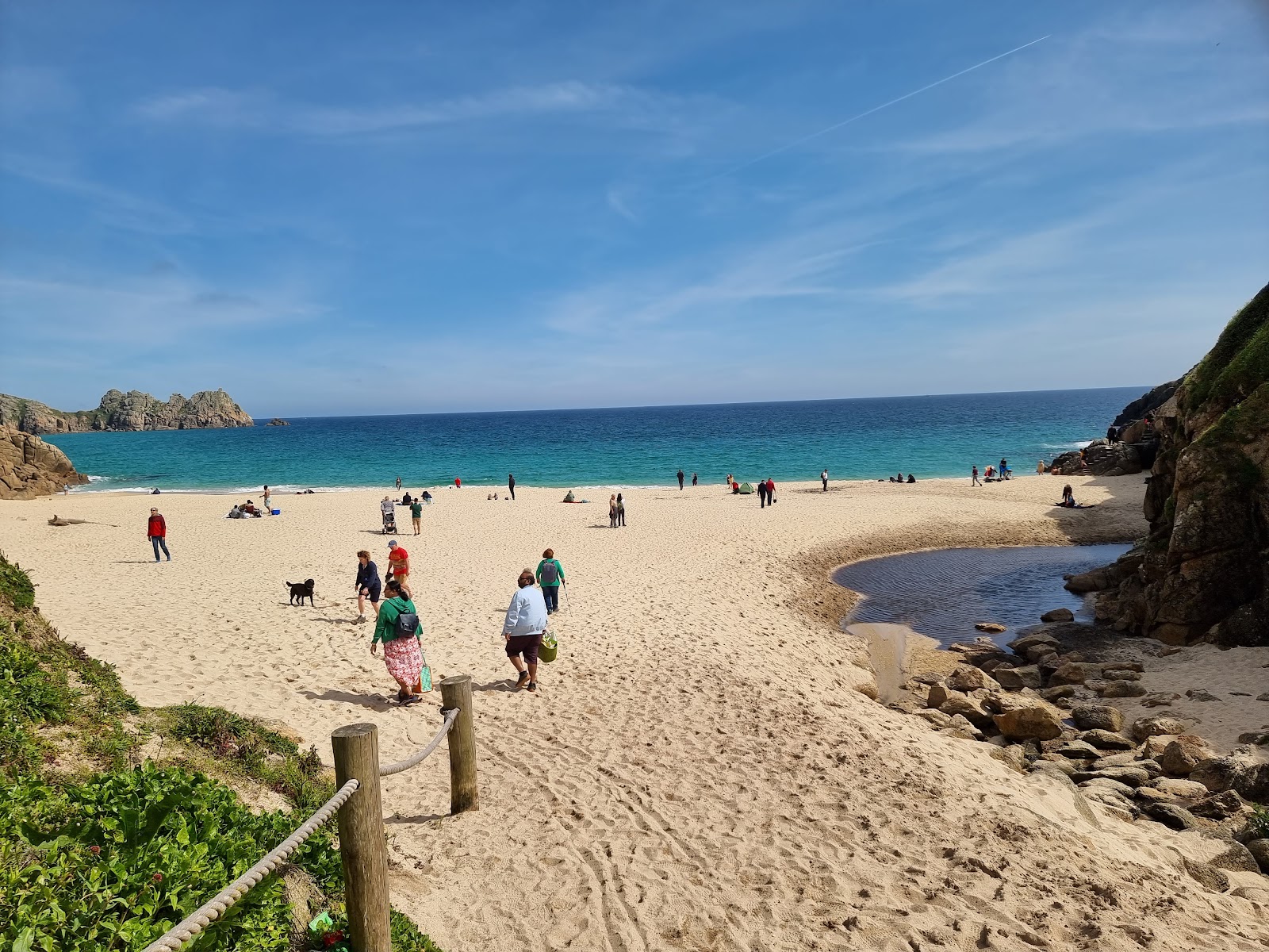 Foto de Playa de Porthcurno con playa recta