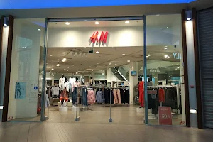 H&M image