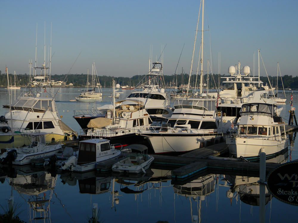 The Carousel Marina / The Whale's Tale & Seafarer's Pub Boothbay