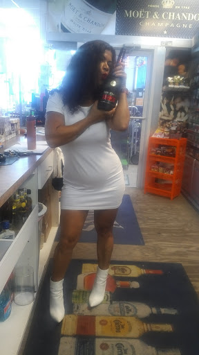 Liquor Store «One O One Liquors & Wine», reviews and photos, 617 E Oakland Park Blvd, Oakland Park, FL 33334, USA