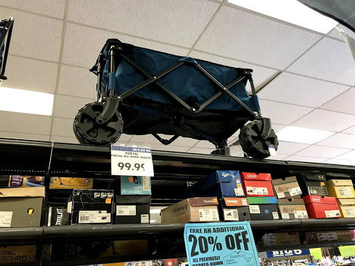 Sporting Goods Store «Big 5 Sporting Goods - Vacaville», reviews and photos, 2030 Harbison Dr, Vacaville, CA 95687, USA