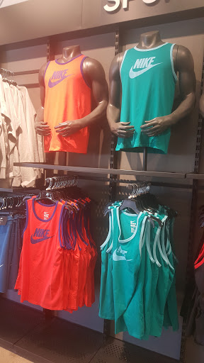Sporting Goods Store «Nike Factory Store», reviews and photos, 8510 S Cottage Grove Ave, Chicago, IL 60619, USA