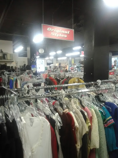 Thrift Store «St Vincent De Paul - W 11th Thrift Store Eugene», reviews and photos, 100 E 11th Ave, Eugene, OR 97401, USA