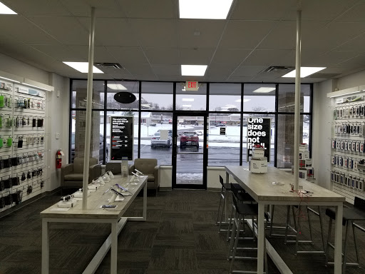 Cell Phone Store «GoWireless Verizon Authorized Retailer», reviews and photos, 15005 Springdale Ave #2, Middlefield, OH 44062, USA