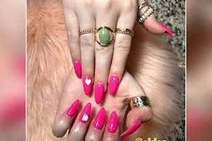 Golden nails salon image