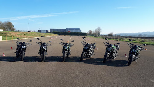 Auto-moto-école PLEINS PHARES 4 à Saint-Saturnin