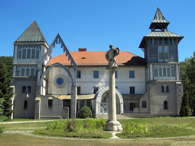 Pázmány Péter Katolikus Egyetem Bölcsészet- és Társadalomtudományi Kar - Egyetem