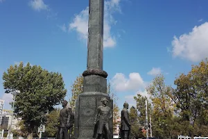 Памятник Пограничникам image
