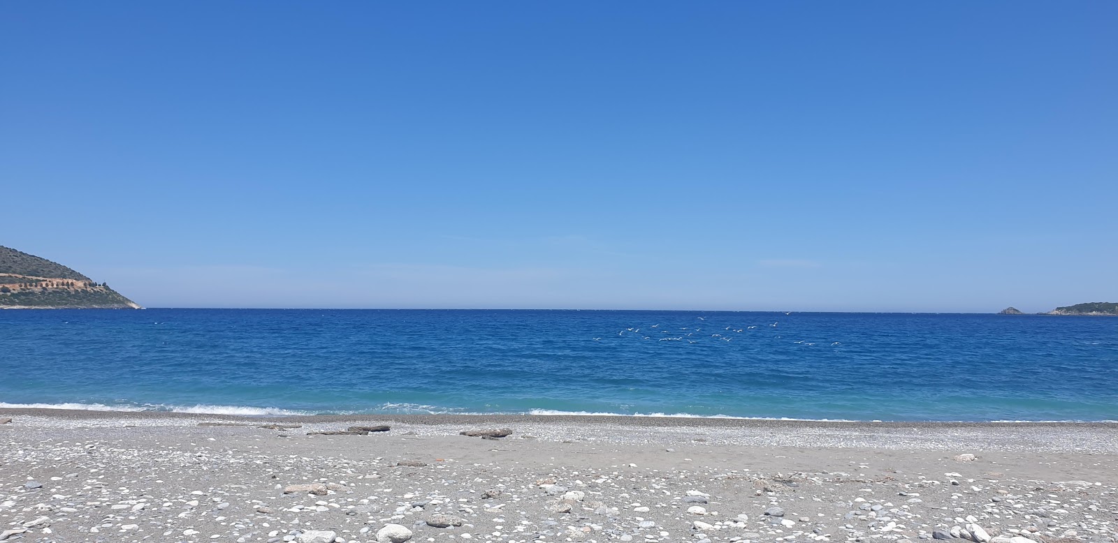 Foto van Zorakas Bay beach met hoog niveau van netheid