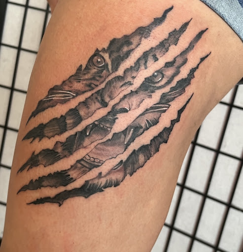 Tattoo Shop «Broken Clover Tattoo», reviews and photos, 710 E 9th St, Tucson, AZ 85715, USA