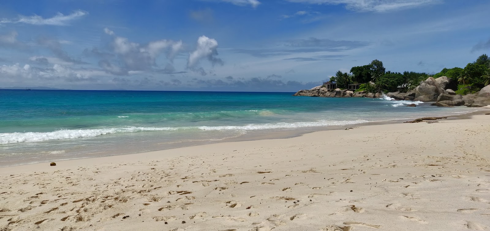 Carana Beach'in fotoğrafı ve yerleşim