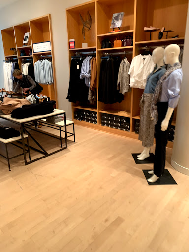 Clothing Store «J.Crew», reviews and photos, 4400 Sharon Rd #196, Charlotte, NC 28211, USA