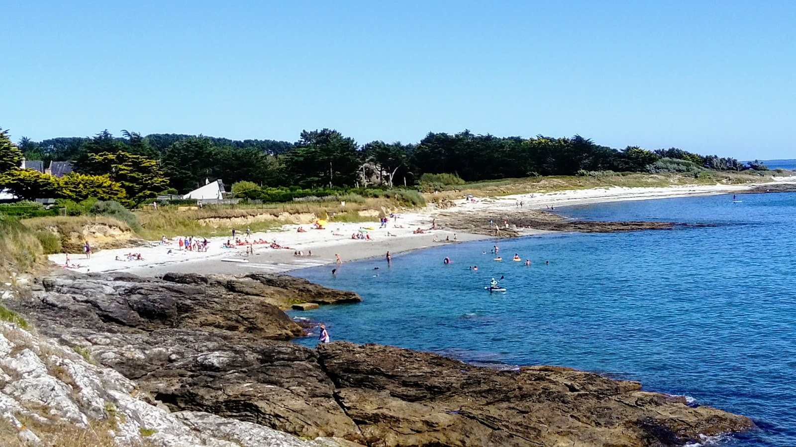 Foto von Plage de Kercambre mit grauer sand Oberfläche