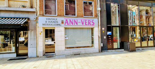 Ann-Vers II Hands