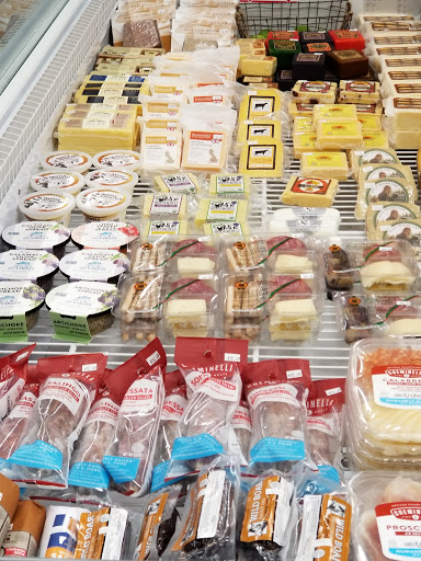 Liquor Store «Julios Liquor», reviews and photos, 140 Turnpike Rd, Westborough, MA 01581, USA