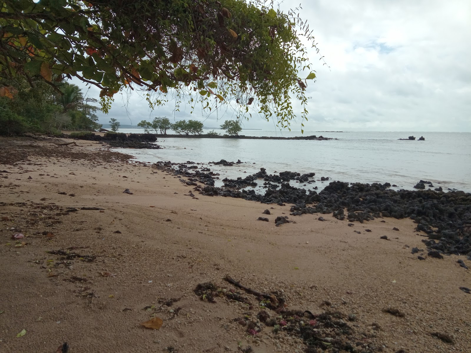 Fotografie cu Plaja Maracapeba cu o suprafață de apa pură turcoaz