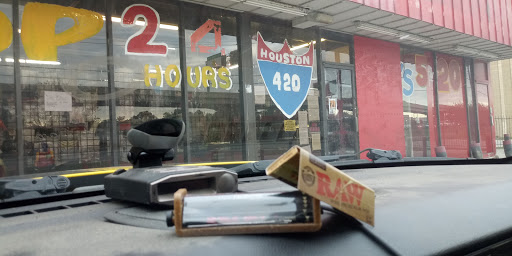 Tobacco Shop «Houston 420 Smoke Shop», reviews and photos, 4121 North Fwy, Houston, TX 77022, USA