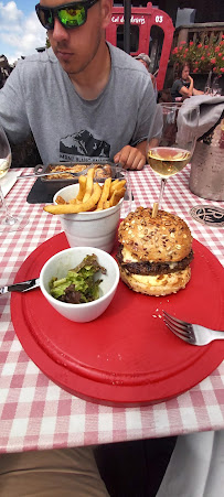 Hamburger du Restaurant français LES RHODOS (Col des Aravis) à La Clusaz - n°2