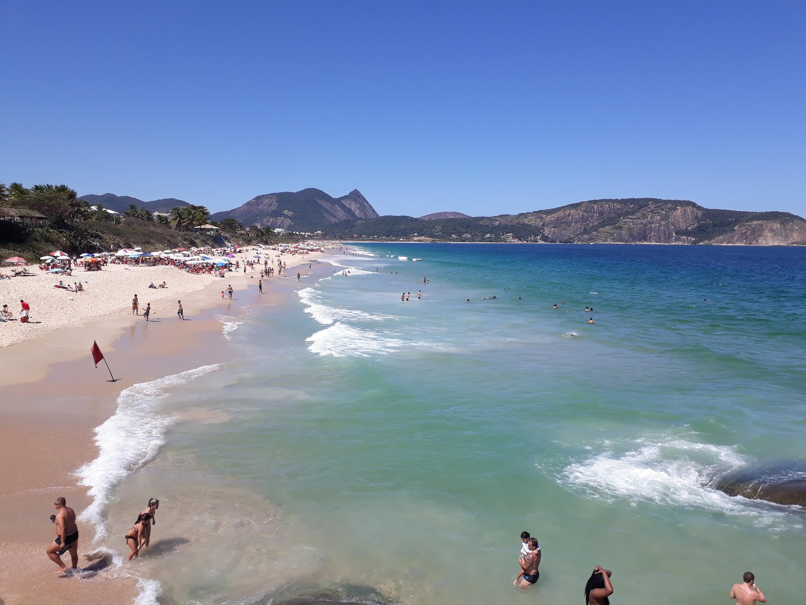 Fotografija Praia de Camboinhas z dolga ravna obala