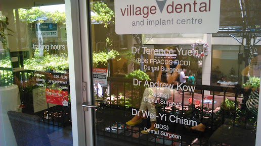 مركز زراعة الأسنان والقرية - Village Dental and Implant Centre