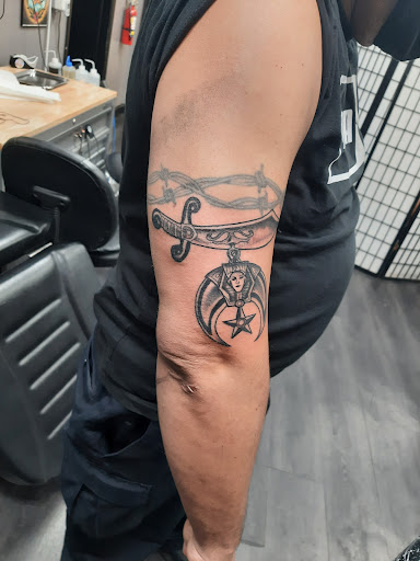 Tattoo Shop «Red Octopus Tattoos & Body Piercings», reviews and photos, 7465 Annapolis Rd, Hyattsville, MD 20784, USA