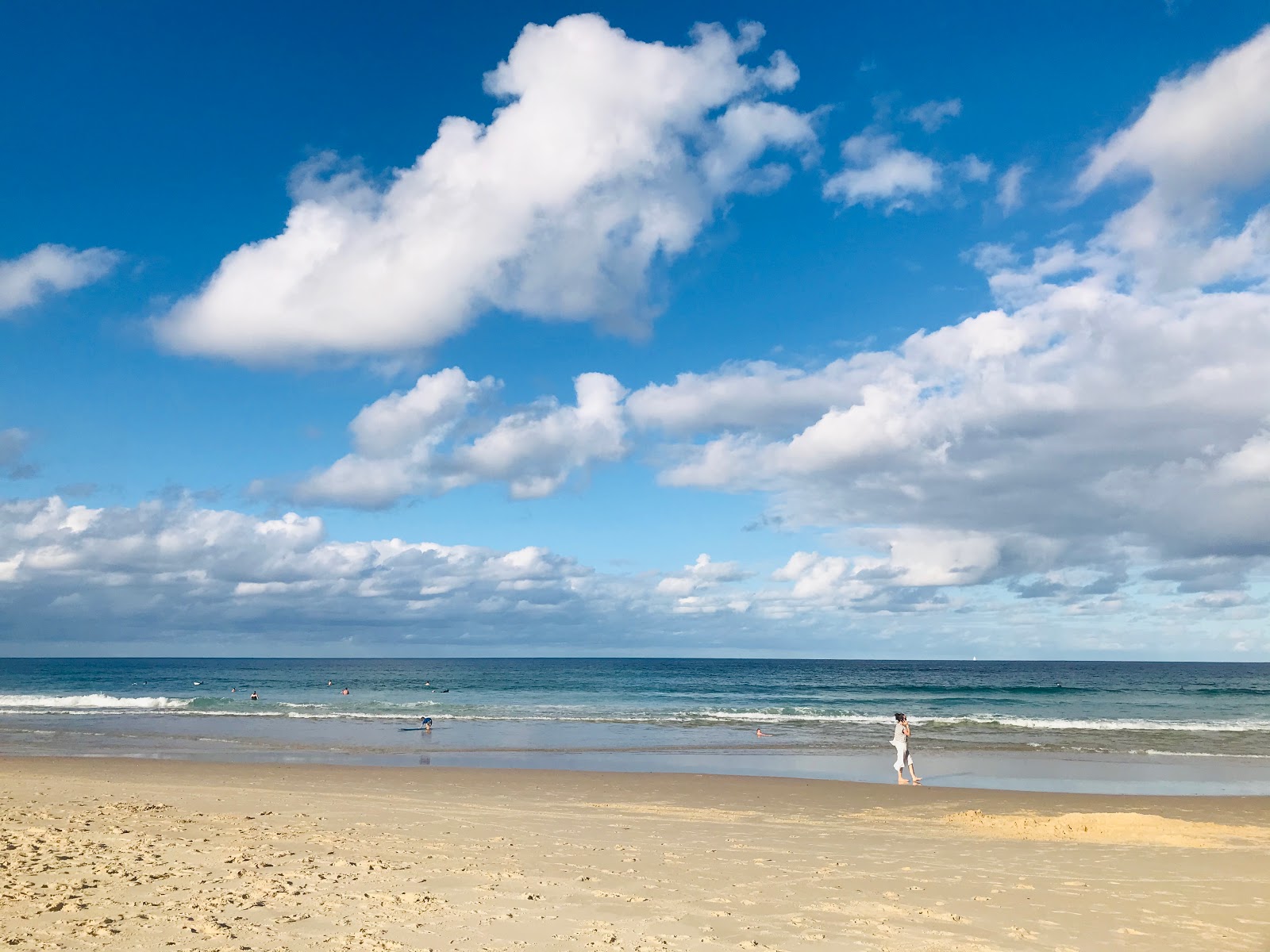 Seven Mile Beach'in fotoğrafı düz ve uzun ile birlikte