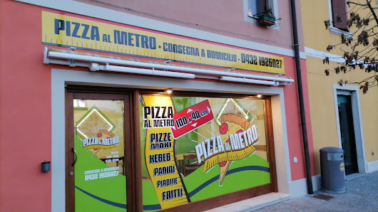 Pizza al metro Piazza Monumento ai Caduti, 29, 33030 Flaibano UD, Italia