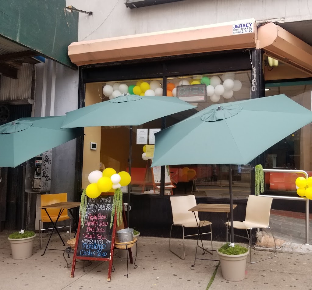 Las Trés Hermanas 07201