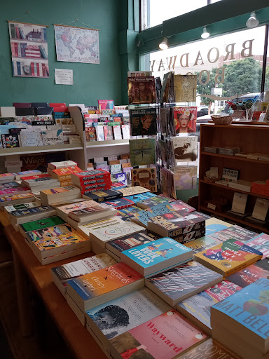 Book Store «Broadway Books», reviews and photos, 1714 NE Broadway St, Portland, OR 97232, USA