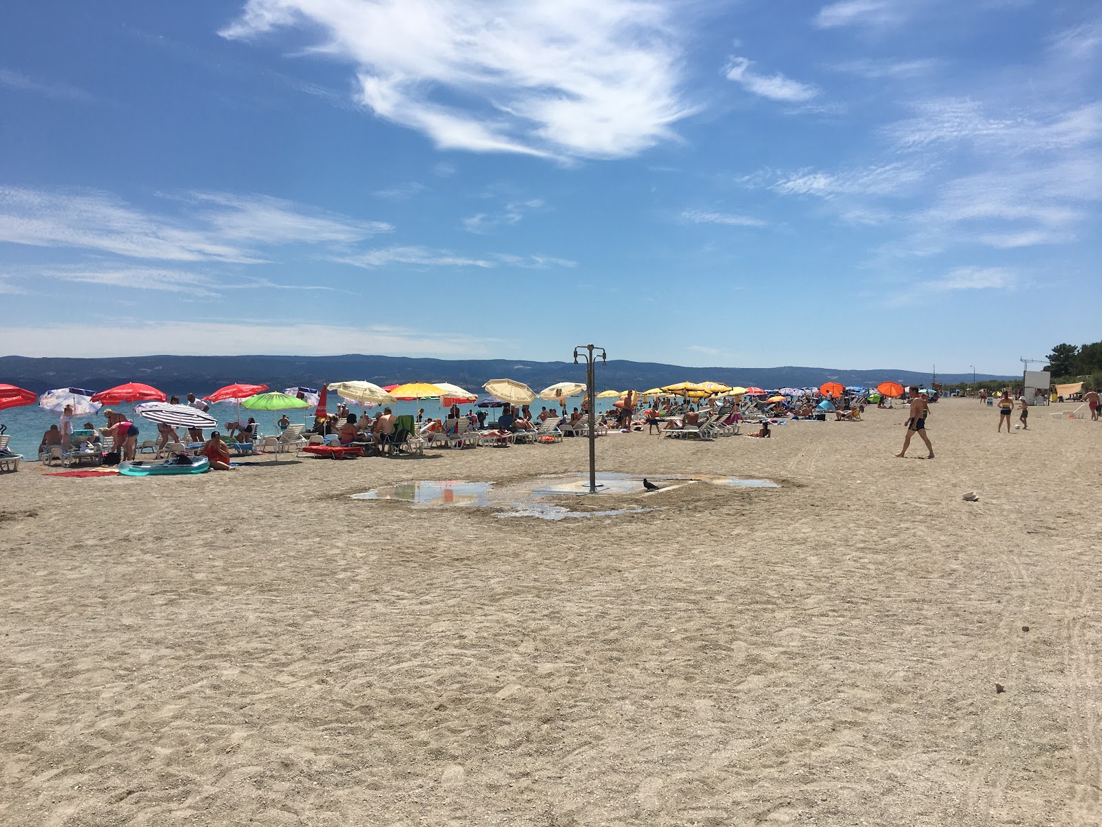 Omis beach'in fotoğrafı - Çocuklu aile gezginleri için önerilir