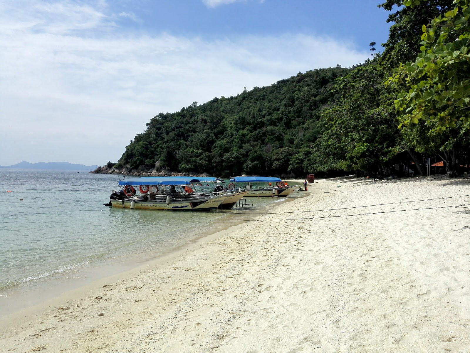 Pulau Bidung的照片 带有碧绿色纯水表面