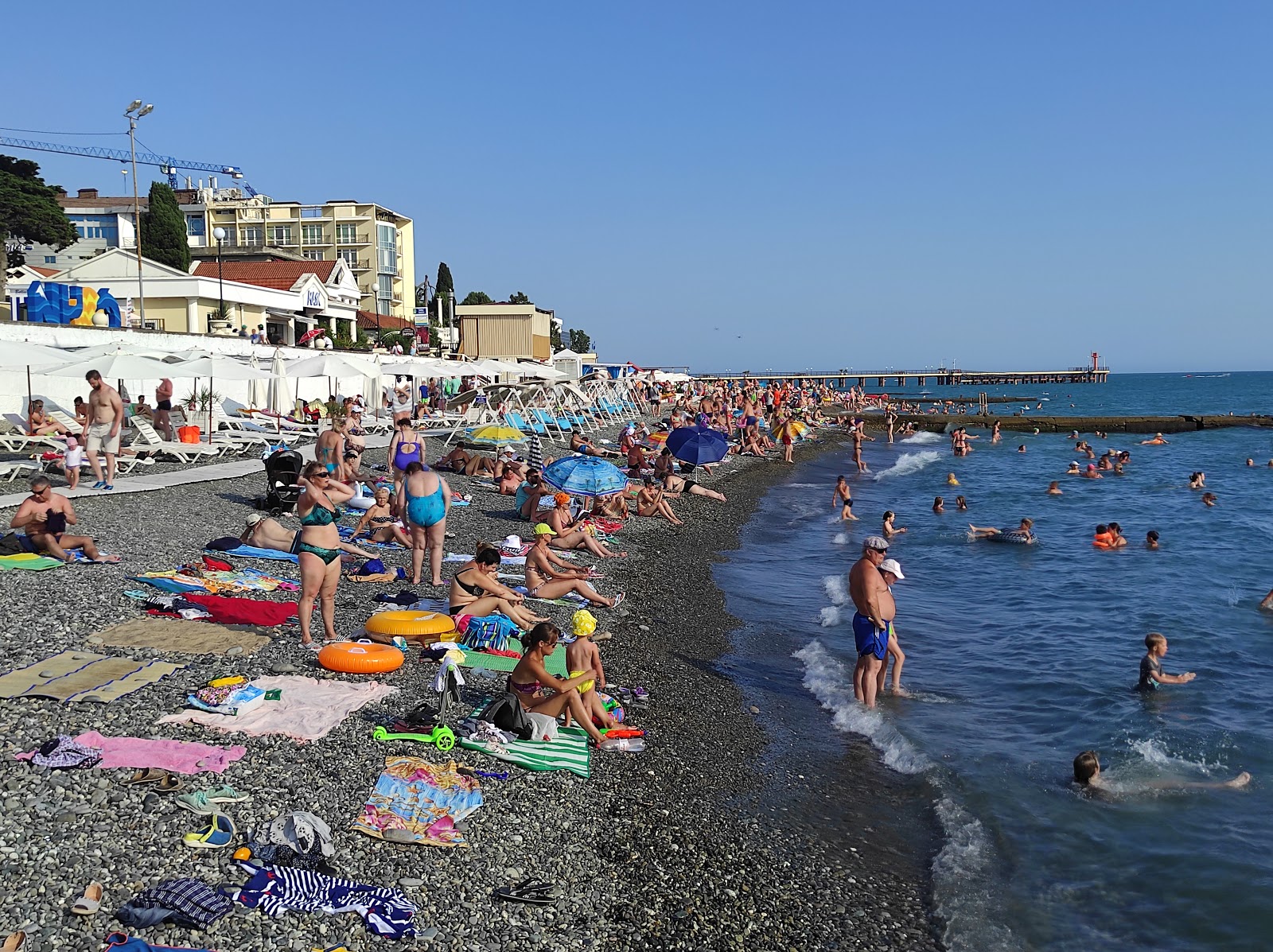 Foto von Seagull beach mit türkisfarbenes wasser Oberfläche