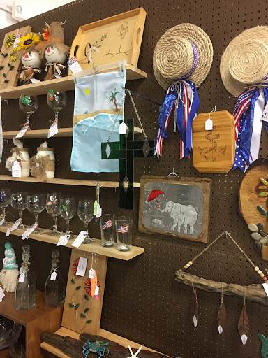 Flea Market «Peddlers Market», reviews and photos, 501 Euclid Ave, Colonial Beach, VA 22443, USA