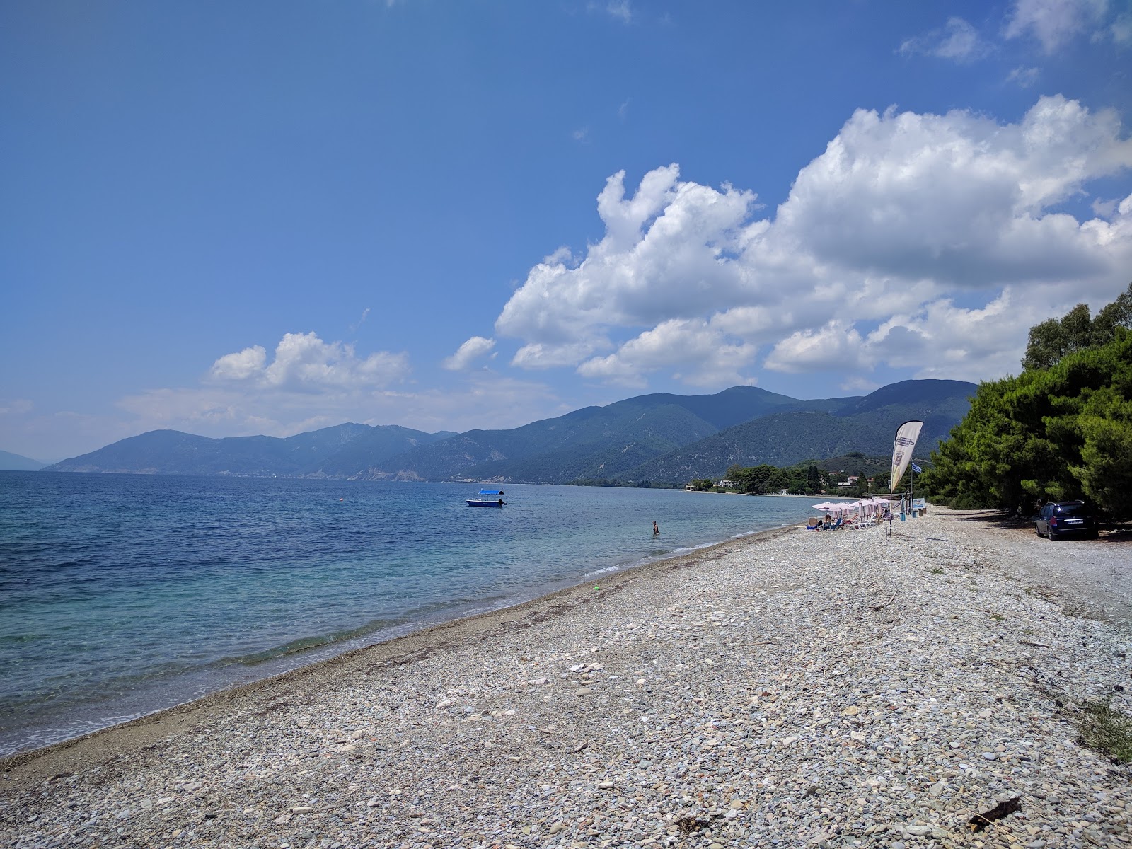Photo de Rovies beach situé dans une zone naturelle