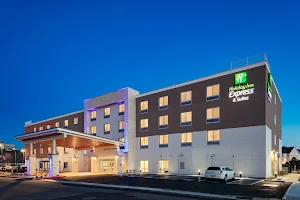 Holiday Inn Express & Suites Medford, an IHG Hotel image