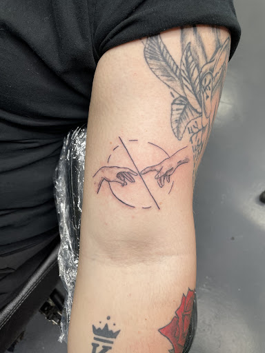 Explore mother daughter flower tattoo ideas, creative tattoo ideas in Meridian, available at Creative Pain Tattoo Studio