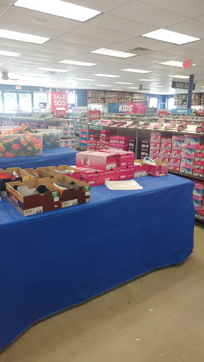 Shoe Store «SKECHERS Factory Outlet», reviews and photos, 1201 Airport Fwy #185, Euless, TX 76040, USA