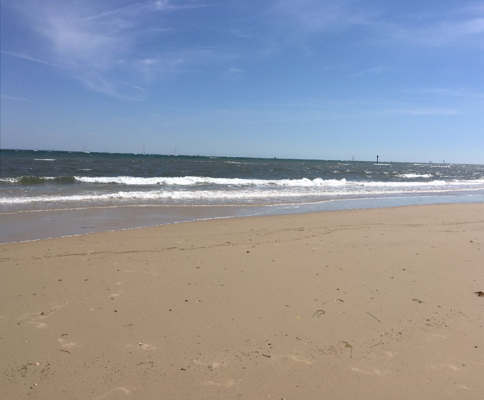 Fotografie cu Shell Bay Beach - locul popular printre cunoscătorii de relaxare