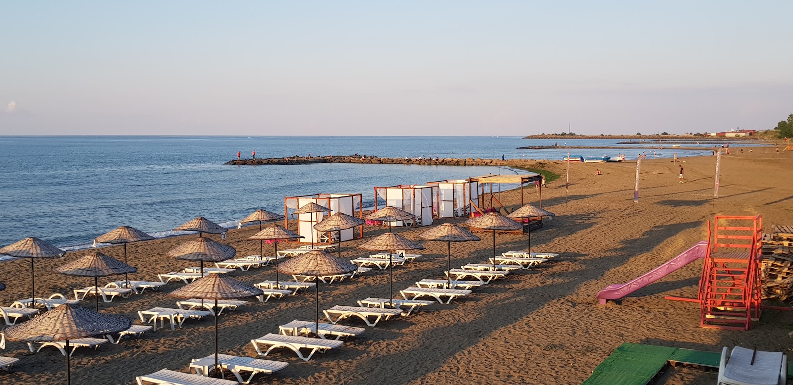 Foto di Kumbasi Belediye Plaji con spiaggia spaziosa