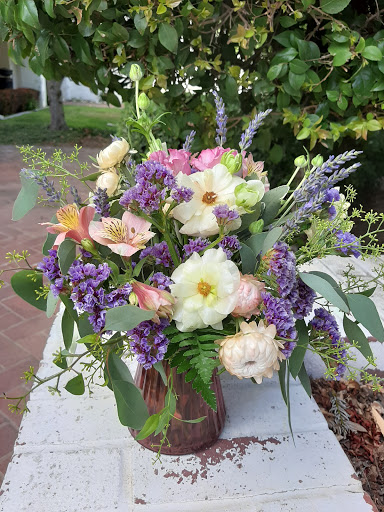 Florist «K & M Floral & Interior Plant Designs», reviews and photos, 537 Main St, Woodland, CA 95695, USA