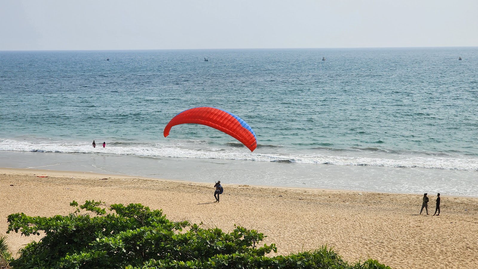Φωτογραφία του Kayikkara Beach με μακρά ευθεία ακτή