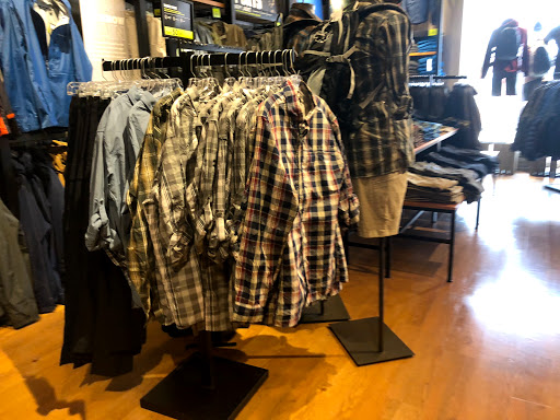 Clothing Store «Eddie Bauer Outlet», reviews and photos, 18501 Outlet Blvd #300, Chesterfield, MO 63005, USA