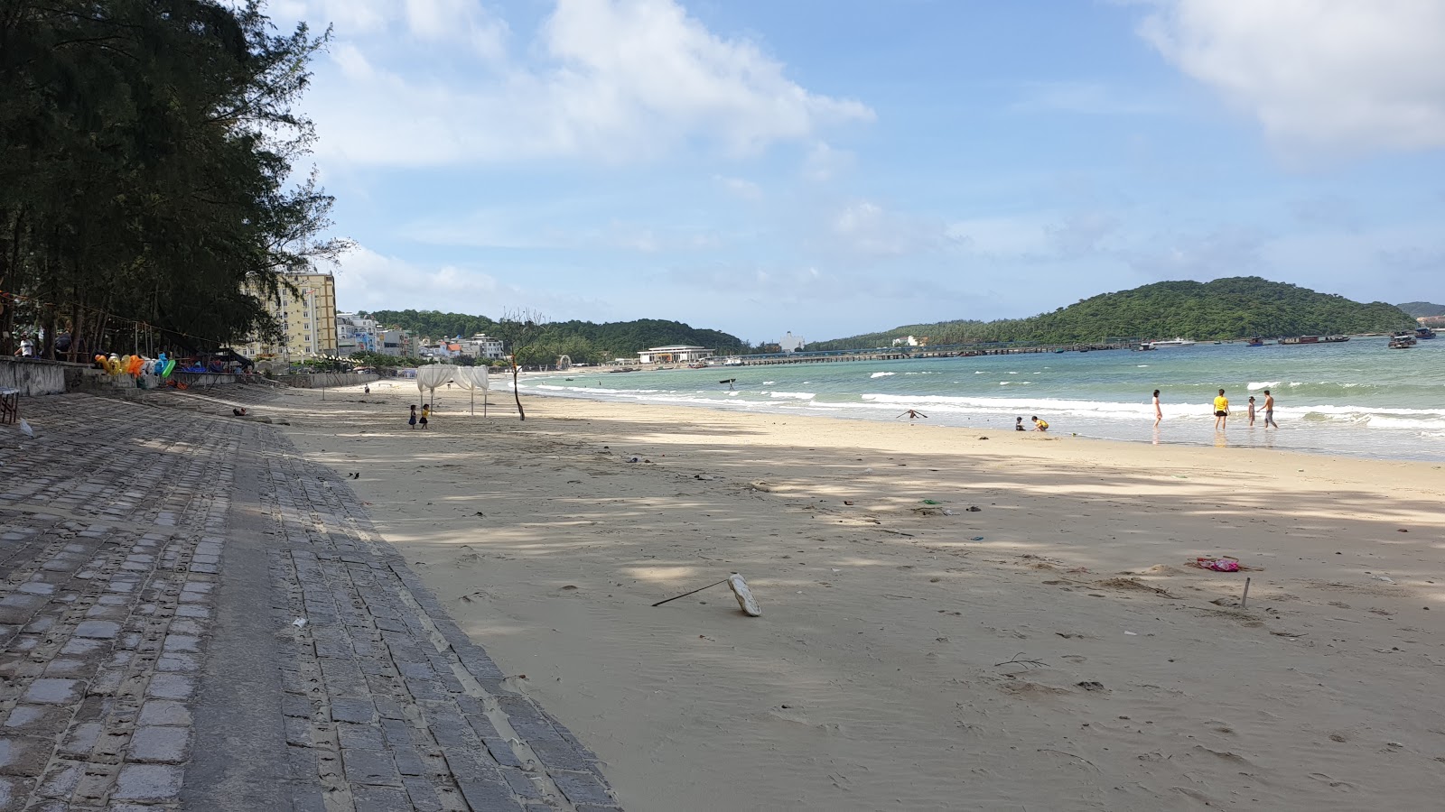Foto von Tinh Yeu Beach mit langer gerader strand