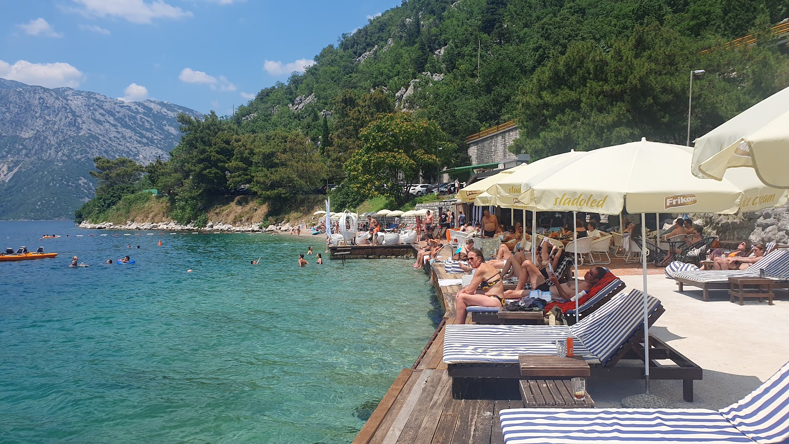 Foto von Plaza Perast mit kurze, gerade küste
