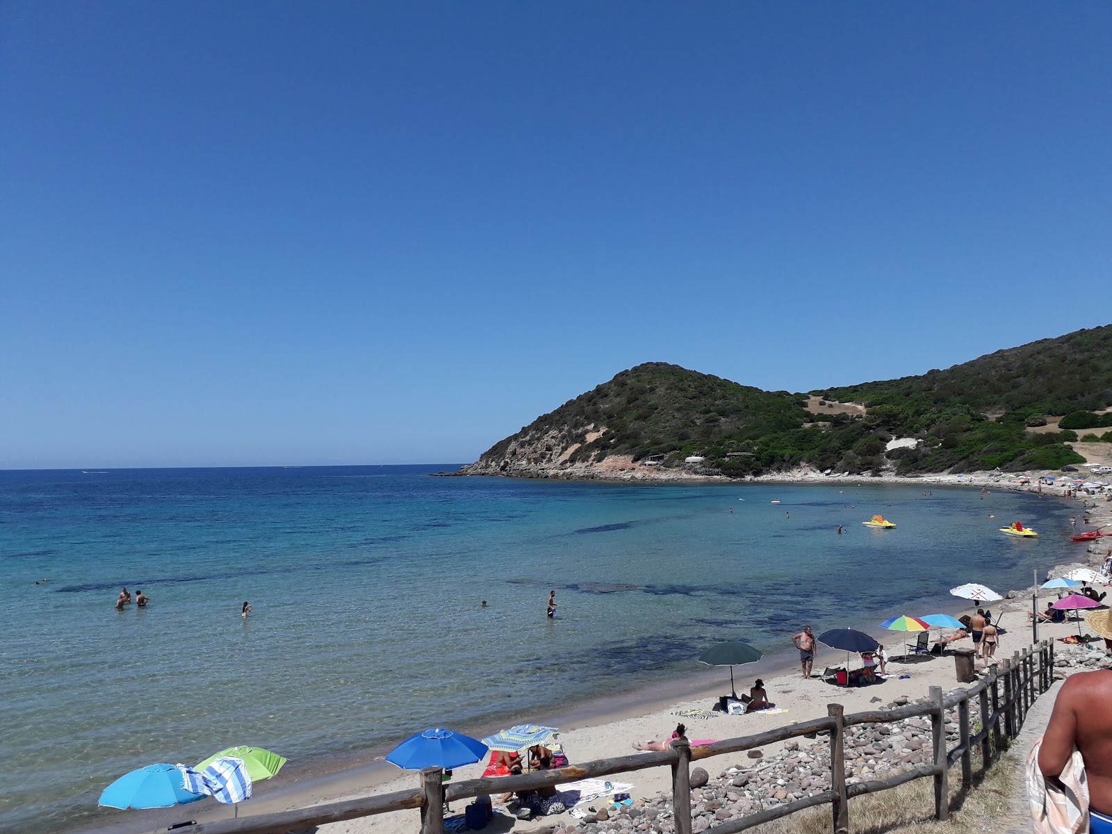 Foto de Pogline beach - lugar popular entre os apreciadores de relaxamento