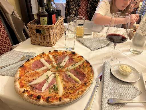 Ansitz Strasshof Restaurant Pizzeria in Mühlbach, Provincia Autonoma di Bolzano – Alto Adige