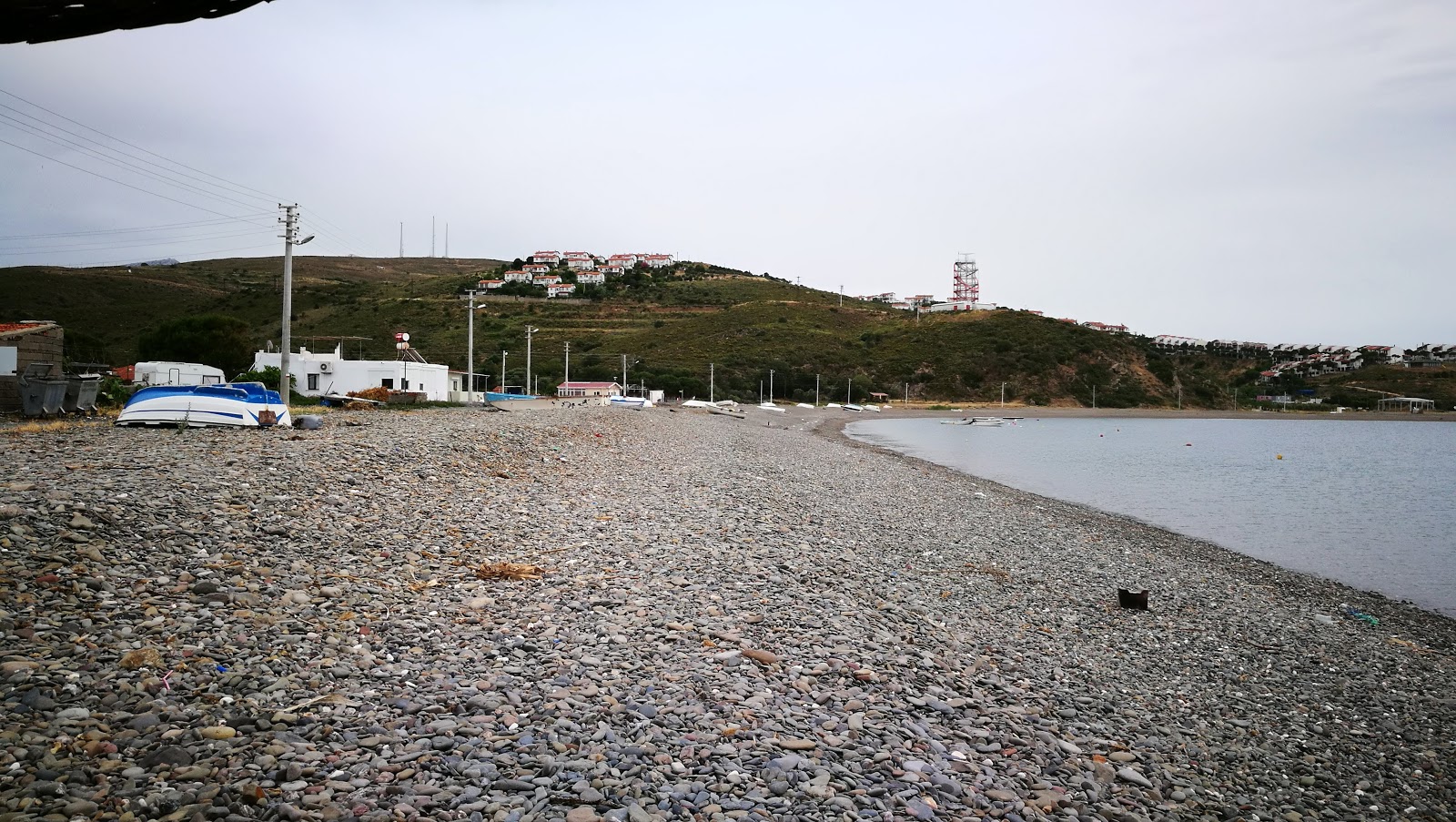 Φωτογραφία του Kucukbahce beach και η εγκατάσταση